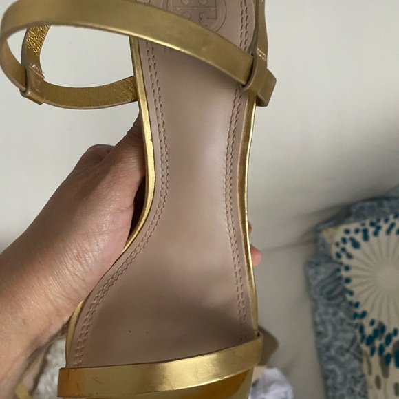 🌺 RARE TORY BURCH GOLD SANDALS 🌺 - Picture 14 of 16